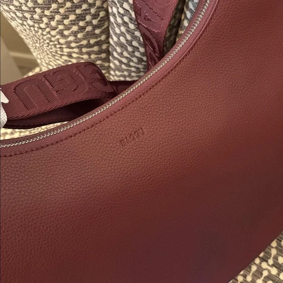 BAGGU Medium Recycled Leather Crescent Shoulder Bag Mahogany Burgundy NWT - Picture 10 of 14